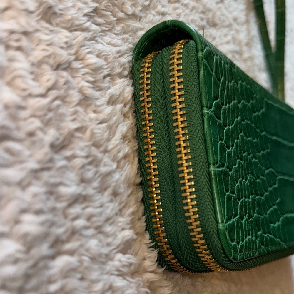 💚 🆕 A New Day Emerald Green Crocodile-Textured Wallet - Picture 6 of 11